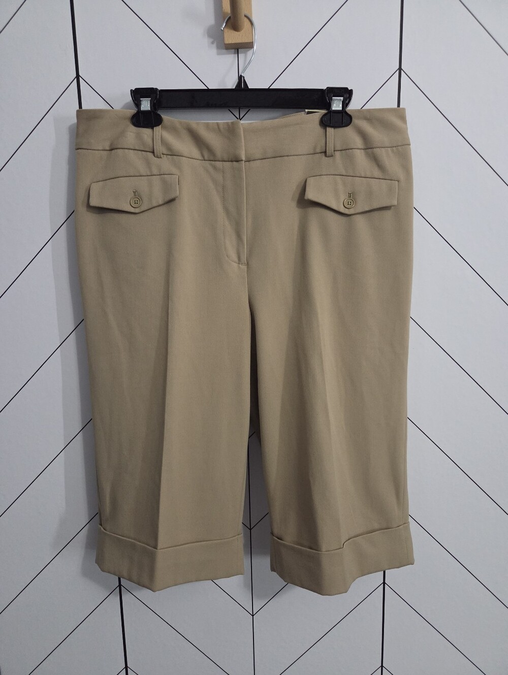 NWT Lane Bryant Khaki Bermuda Shorts Cuffed Hem Career Casual, Plus 14